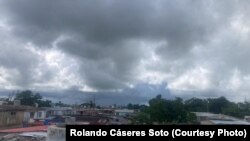 La ciudad de Pinar del Río en la tarde de este domingo: el paisaje antes de la tormenta. 