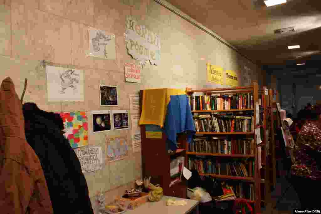 Biblioteca en la Casa Ucrania, (ex Museo Lenin), tomado por los manifestantes en noviembre del 2013 y convertido en centro de prensa. 