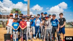 La familia Rey Anglada abre academia de béisbol en Miami.