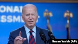 El presidente Joe Biden habla en la Casa Blanca en Washington, el martes 14 de noviembre de 2023, sobre el cambio climático. (Foto AP/Susan Walsh)