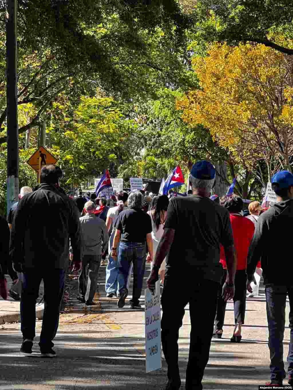 Caminata en Miami en apoyo a los cubanos que protestaron el 17M