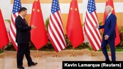 Presidente Biden se reúne con el presidente Xi al margen de la cumbre de líderes del G20 en Bali, Indonesia, el 14 de noviembre de 2022. REUTERS/Kevin Lamarque//Foto de archivo