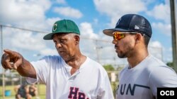 La familia Rey Anglada abre academia de béisbol en Miami.