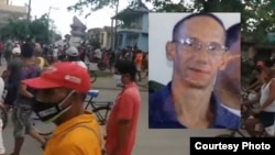 Heriberto Téllez Reinosa, a la derecha, con imagen de fondo de las protestas del 11J en Guantánamo. (Composición: Captura de video/Cubanet y foto cortesía de la entrevistada)