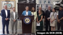 Congresistas de los Estados Unidos ofrecen conferencia de prensa tras finalizar en Miami sesión de homenaje al segundo aniversario del 11 de julio.