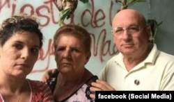 Saily Navarro, Sonia Alvarez Campillo y Félix Navarro, son una familia de opositores cubanos.