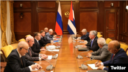 Miguel Díaz-Canel en reunión con Dmitri Medvedev, Presidente del Partido Rusia Unida y Vicepresidente del Consejo de Seguridad de Rusia. (@PresidenciaCuba/X)