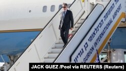 El secretario de Estado de EEUU, Antony Blinken, llega al aeropuerto Ben Gurion, cerca de Tel Aviv, el 10 de junio de 2024. (JACK GUEZ /Pool vía REUTERS).