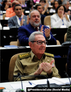 Raúl Castro y Manuel Marrero en la Asamblea Nacional del Poder Popular el 19 de abril de 2023.