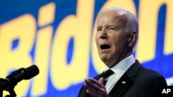 El presidente Joe Biden habla en la Cena Nacional de la Campaña de Derechos Humanos 2023, el sábado 14 de octubre de 2023, en Washington. (AP Foto/Manuel Balce Ceneta)