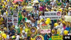 Miles de brasileños salen a las calles para exigir la destitución de Rousseff