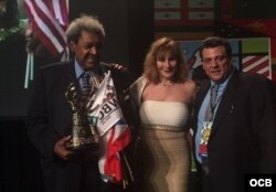 El promotor Don King y el presidente del Consejo Mundial de Boxeo Mauricio Sulaimán (d) durante la Convención 54 del CMB que sesisona en Hollywood, Estado de la Florida. Foto ENG.OCB.