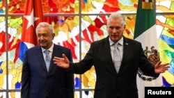 Andrés Manuel López Obrador y Miguel Díaz-Canel en el Palacio de la Revolución el 8 de mayo de 2022.