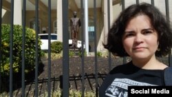 Salomé García Bacallao frente a la Embajada de Cuba en Washington (Social Media)