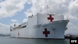 El buque hospital de la marina estadounidense USNS Comfort. 