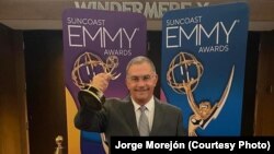 Jorge Morejón recibe Emmy regional. (Foto: Cortesía del entrevistado)