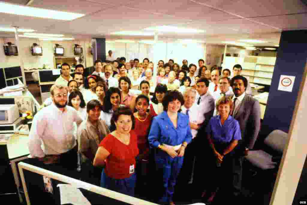 Foto panorámica de los empleados de Radio Martí en Washington D.C