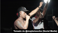 Maykel Castillo, "El Osorbo", en el escenario junto a su amigo, el también rapero El Funky, exiliado en EEUU. (Archivo)