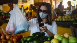 Colas en los mercados en Cuba, inevitables incluso en tiempos de coronavirus