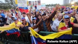 Venezolanos en el exilio durante una protesta en Doral, Miami. Foto OCB/ Roberto Koltun.