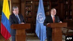 El canciller de Colombia, Carlos Holmes Trujillo, y el enviado especial de la ONU, Eduardo Stein, el 20 de agosto de 2019.