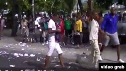 Activistas de UNPACU y Todos Unidos protestan en la calle Reina, en La Habana.