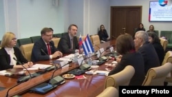 Encuentro del senador ruso Konstantin Kosachev con el embajador cubano