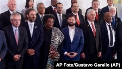 De izquierda a derecha: Mandatarios de Argentina Alberto Fernández; ministro de Exteriores de Argentina Santiago Cafiero; Barbados, Mia Mottley; Chile, Gabriel Boric; Cuba, Miguel Díaz-Canel, Haití, Ariel Henry, (CELAC-CUMBRE 2023)