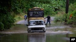 FOTOGALERÍA: Derrumbes, calles inundadas y numerosos cortes eléctricos en zonas de La Habana