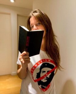 "Lo que todo revolucionario del siglo XXI tiene que saber", libro de Antonella Marty.