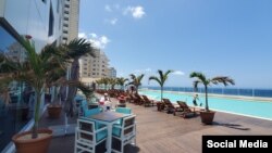 Piscina del hotel Grand Aston, en La Habana. (Foto: Facebook)