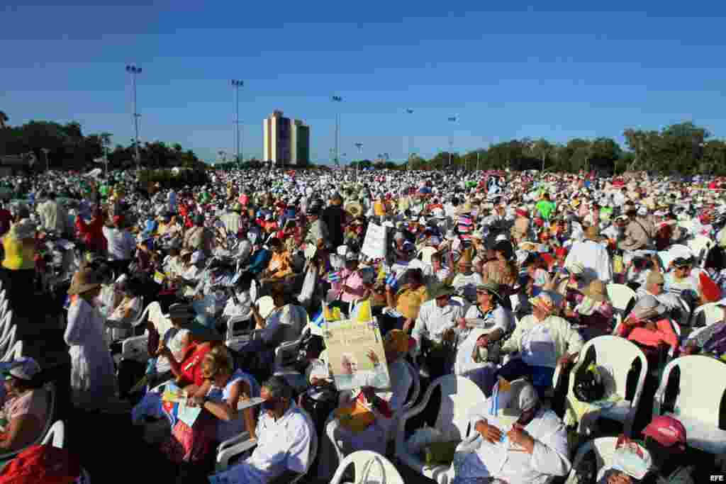 Todos listos en Holguín para la misa que oficiará el Papa hoy