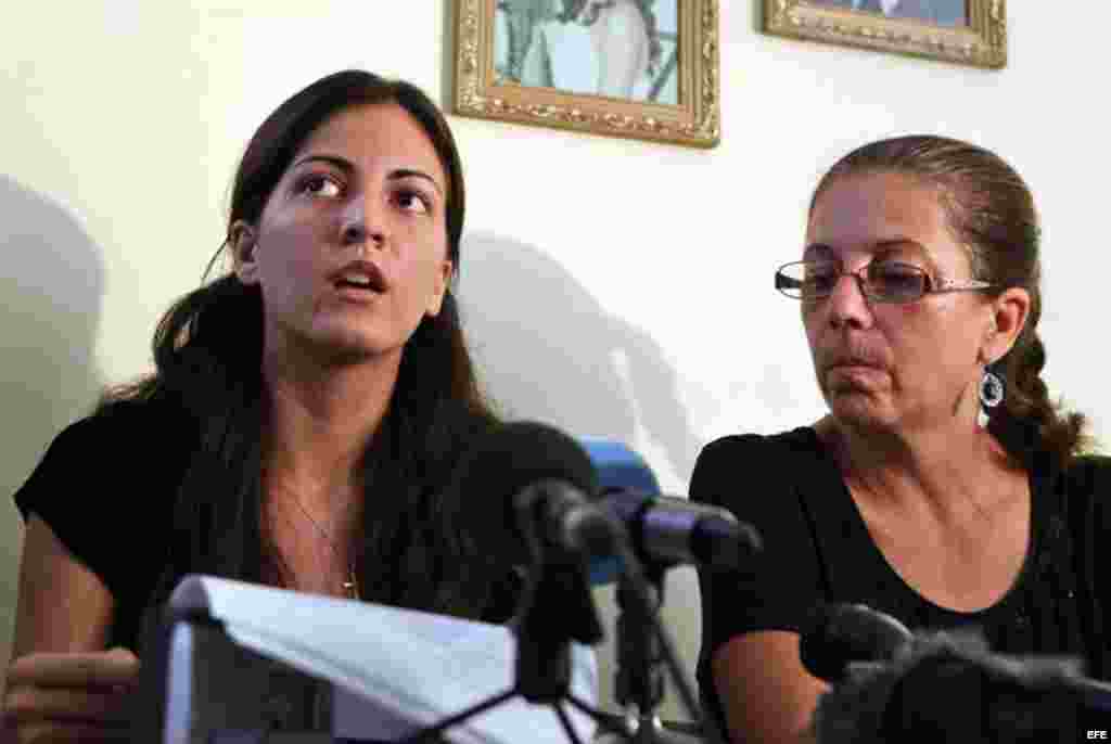 Familia Pay&aacute; durante una rueda de prensa en La Habana, Cuba