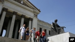 Un grupo de estudiantes en la Universidad de La Habana. Foto: AP/Javier Galeano/Archivo