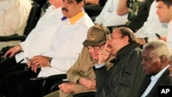 De izq a der. Miguel Díaz-Canel, Nicolás Maduro, Raúl Castro, Daniel Ortega y Esteban Lazo. Jorge Luis Banos/Pool Photo via AP