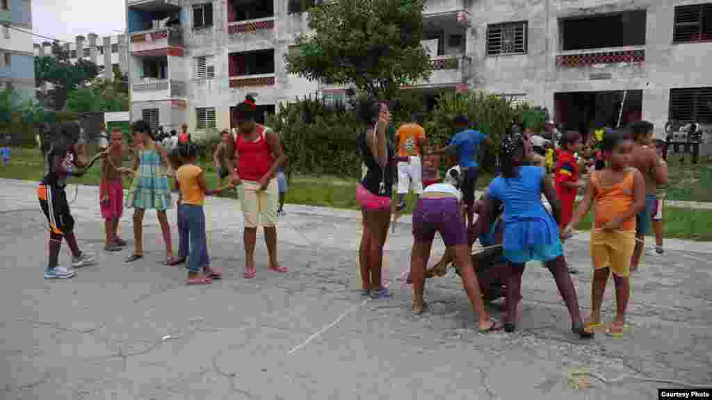 Fiesta con los niños de Alamar