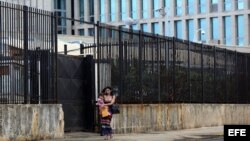  Vista de la embajada de los Estados Unidos en La Habana. 