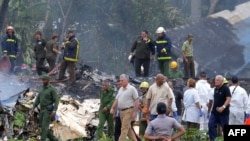 Miguel Díaz-Canel visita la zona del desastre aéreo en La Habana, el 18 d emayo de 2018. (Foto: AFP/Adalberto Roque)