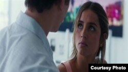 Ana de Armas con Miles Teller en "War Dogs"