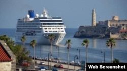 Crucero Adonia, entrando a la Bahía de La Habana