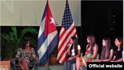 Michelle Obama se reunió en La Habana con 10 adolescentes cubanas.