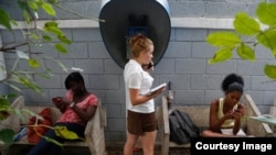 Cuba y las esperanzas en lo que viene de afuera. Foto: AP.