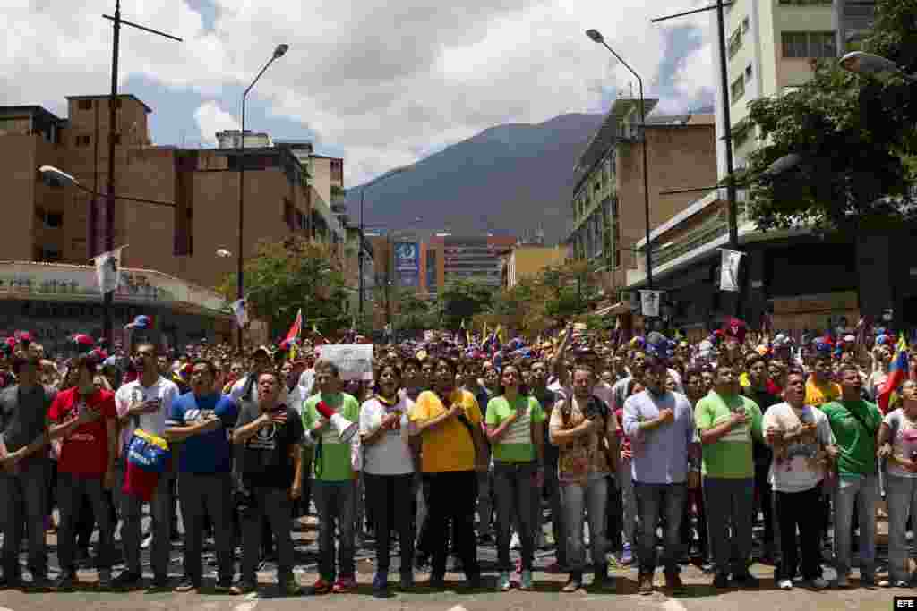 Imagen general de la marcha convocada por los estudiantes opositores