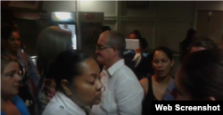 Grupo de cubanos retenidos en el Aeropuerto de Guyana (Foto: Archivo).