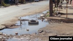 Los salideros en las calles es una realidad en Cuba, donde se pierde por roturas al menos el 60 % del agua que se bombea (Archivo)