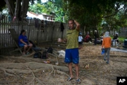 El migrante venezolano Samuel Rodríguez en el refugio en Assis, Brasil, el jueves 20 de junio de 2024. (Foto AP/Martín Mejía)