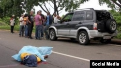 El cubano Rigoberto Avilés Pérez recibió un disparo en la cabeza en plena vía pública. Tomada del Facebook de un medio de prensa local.