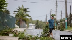 Ernesto a su paso por Puerto Rico