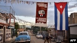 Cubanos cocinan en plena calle el 28 de septiembre de 2018, por el aniversario 58 de la fundación de los CDR (Foto: Archivo).