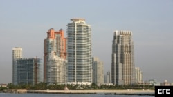 Vista general de varios edificios en Miami Beach, Florida (EEUU). 